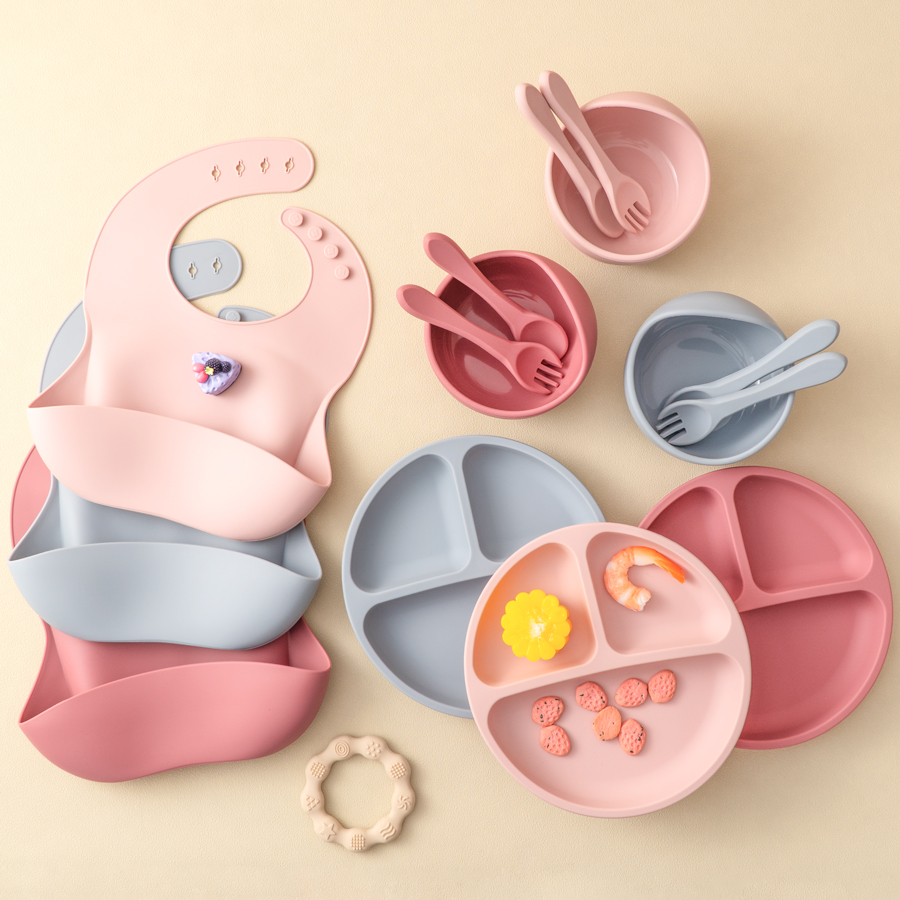 Silicone Suction Bowl - 5 個ベビーシリコーン給餌セットラウンドダイニングプレート吸盤ボウル食器子供のためのベビー防水よだれかけスプーン子供の食器